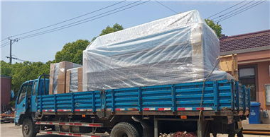 百強洗脫機、折疊機等洗滌設備再次發貨江西